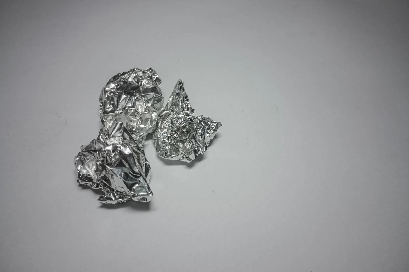 Aluminum Foil for Birds: When It Helps and When It Does Not